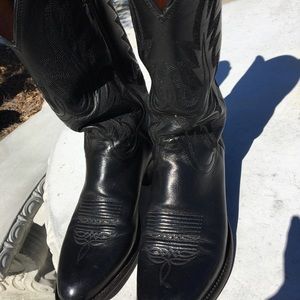Men’s black calfskin Lucchese boots. Size 8.5 D. Style M1020R4. Gently worn.